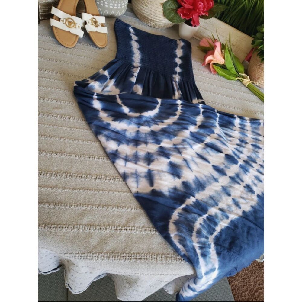 Blue and white tie dye design long strapless maxi dress. - Picture 2 of 10